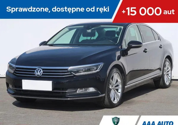 świnoujście Volkswagen Passat cena 58000 przebieg: 230421, rok produkcji 2015 z Świnoujście